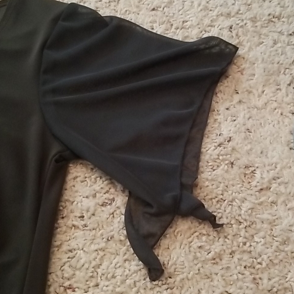 Green flutter sleeve top - Picture 3 of 4